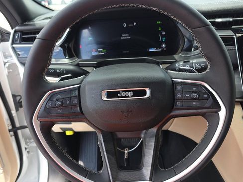 Used 2023 Jeep Grand Cherokee 4WD 4xe image 8
