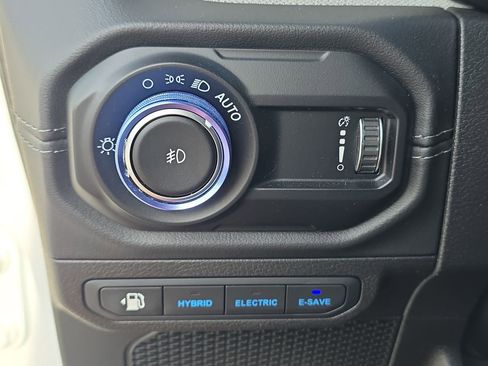 Used 2024 Jeep Wrangler Unlimited Sahara image 26