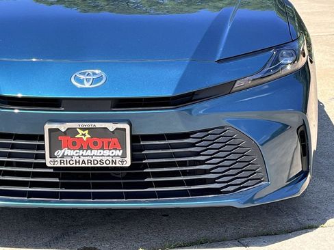 Used 2025 Toyota Camry LE FWD image 8