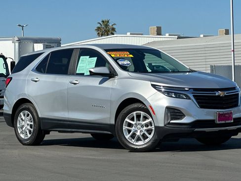 Used 2022 Chevrolet Equinox LT w/ Driver Convenience Package FWD image 2