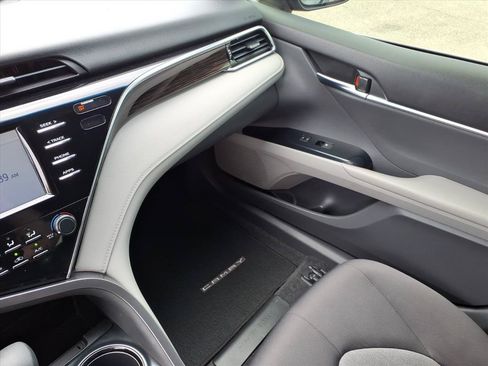 Used 2018 Toyota Camry LE w/ Convenience Package FWD image 34