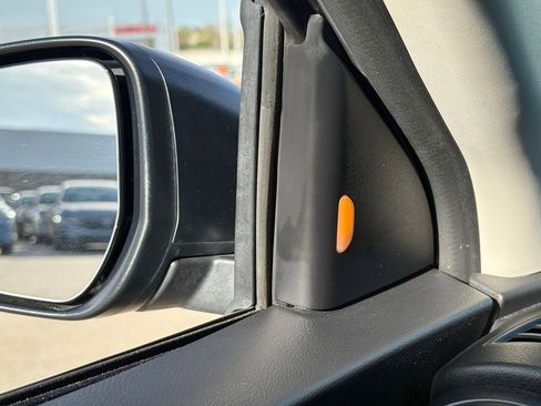 Used 2023 Nissan Kicks S image 12