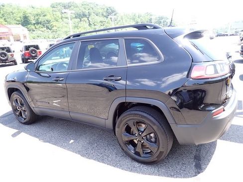Certified 2023 Jeep Cherokee Altitude Lux AWD/4WD image 3