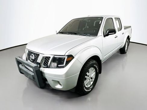 Used 2018 Nissan Frontier SV image 3