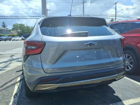 Used 2025 Chevrolet Trax ACTIV w/ Sunroof Package FWD image 5