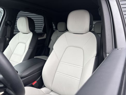 Certified 2026 Porsche Cayenne Premium Package Plus image 28