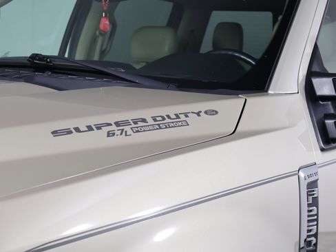 Used 2017 Ford F250 Lariat w/ Lariat Value Package image 14