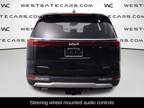 Used 2023 Kia Carnival LX FWD image 4