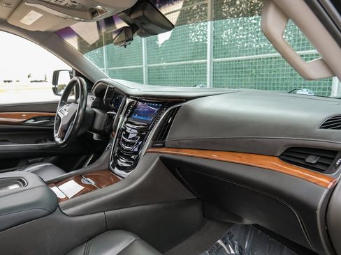 Used 2017 Cadillac Escalade ESV Luxury image 15