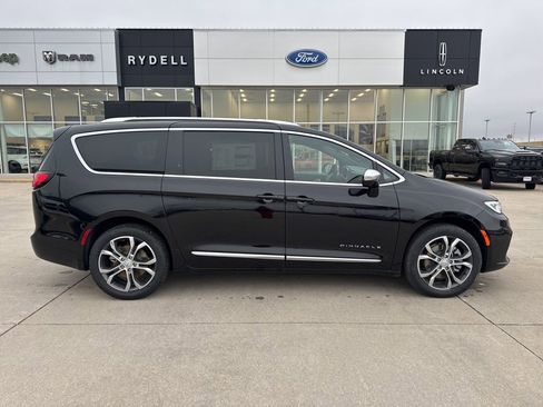 New 2026 Chrysler Pacifica Pinnacle image 2