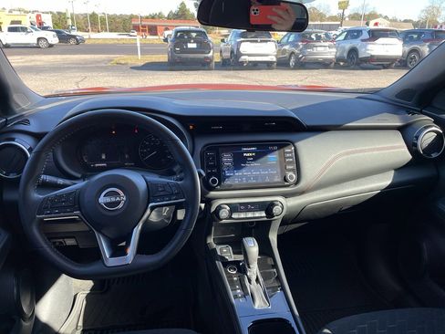 Used 2024 Nissan Kicks SR image 11