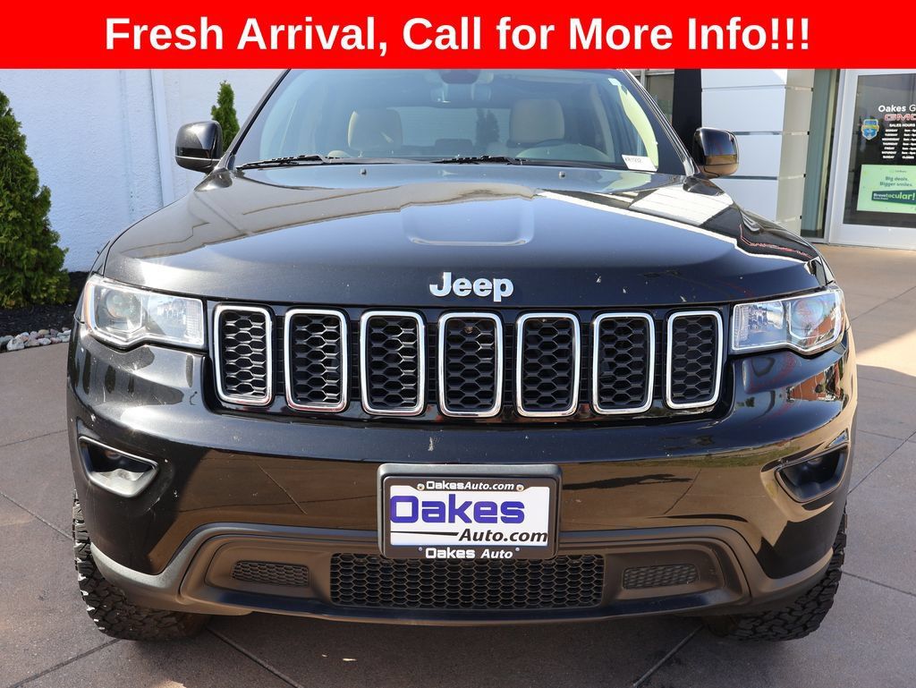 Used 2022 Jeep Grand Cherokee Laredo E w/ Security & Convenience Group AWD/4WD image 2