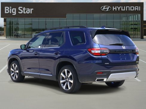 Used 2025 Honda Pilot Elite image 3