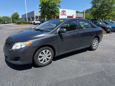 Used 2010 Toyota Corolla LE FWD image 1