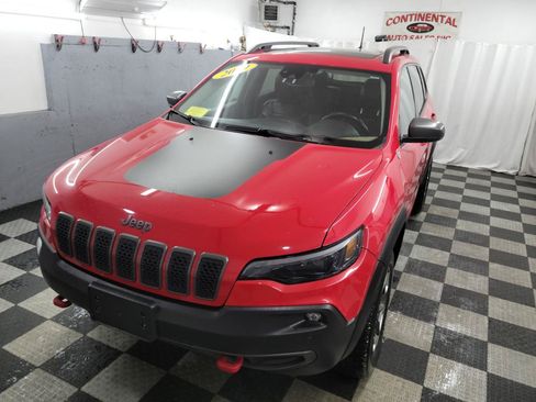 Used 2019 Jeep Cherokee Trailhawk AWD/4WD image 11