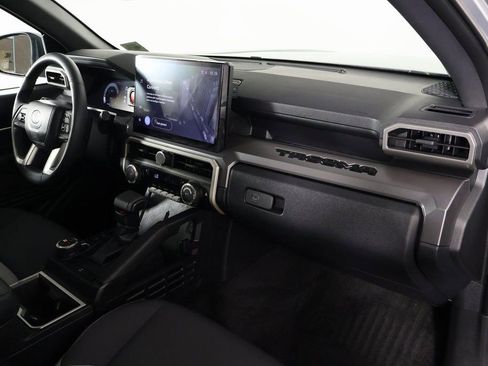 Used 2024 Toyota Tacoma TRD Off-Road image 9