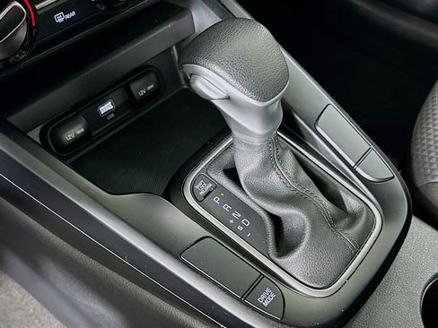 Used 2025 Kia Soul LX w/ LX Technology Package FWD image 24
