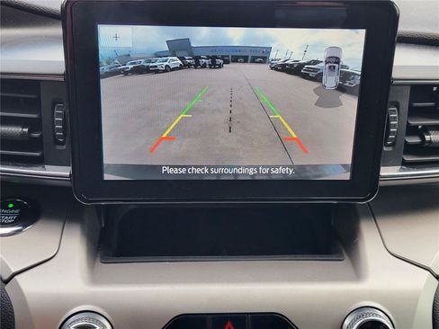 Used 2021 Ford Explorer XLT w/ Equipment Group 202A RWD image 13