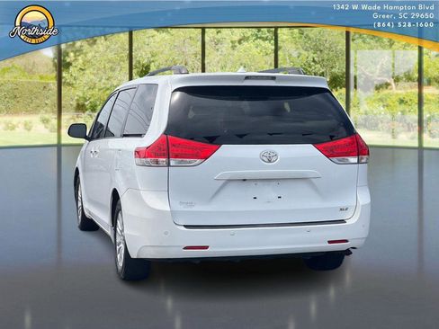 Used 2014 Toyota Sienna XLE w/ XLE Premium Package FWD image 7