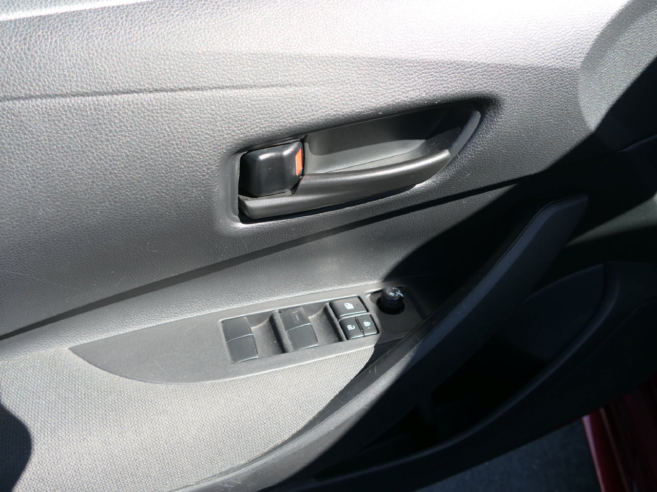 Used 2025 Toyota Corolla LE FWD image 14