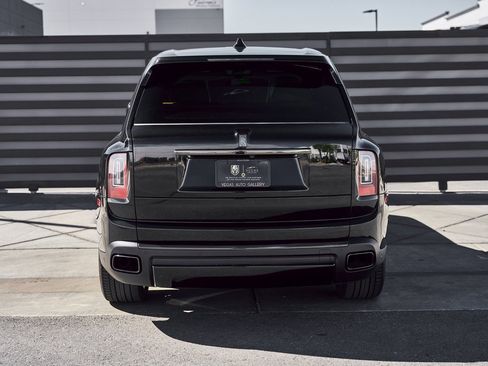 Used 2022 Rolls-Royce Cullinan Black Badge w/ Dark Exterior Package image 16