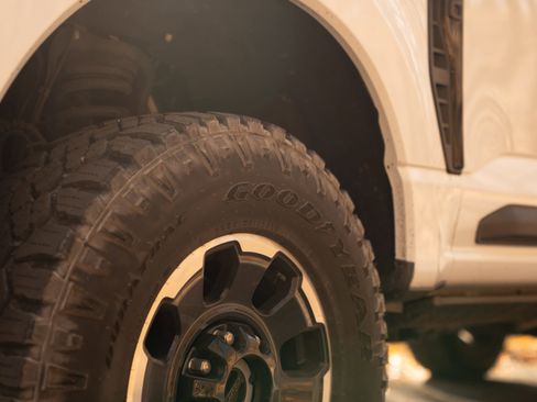 Certified 2025 Ford F250 Platinum w/ Tremor Off-Road Package image 16