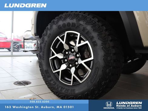 Used 2024 GMC Canyon AT4X image 35