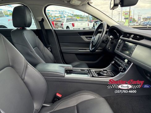 Used 2018 Jaguar XF Premium RWD image 21