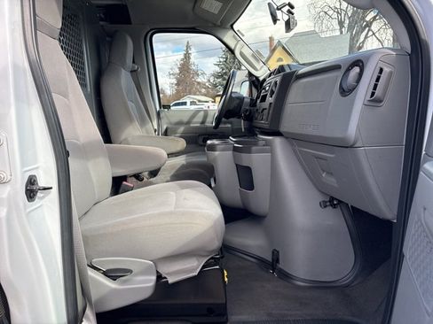 Used 2014 Ford E-250 and Econoline 250 w/ Power Group image 21