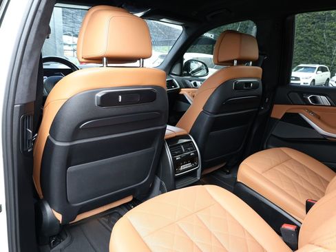 Used 2024 BMW X7 xDrive40i w/ M Sport Package image 27