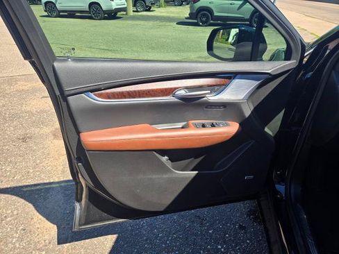 Used 2025 Cadillac XT5 Premium Luxury w/ Technology Package AWD/4WD image 13
