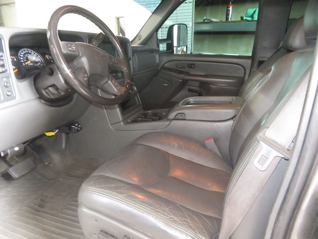 Used 2006 Chevrolet Silverado 2500 LT w/ Onstar Plus Package AWD/4WD image 18
