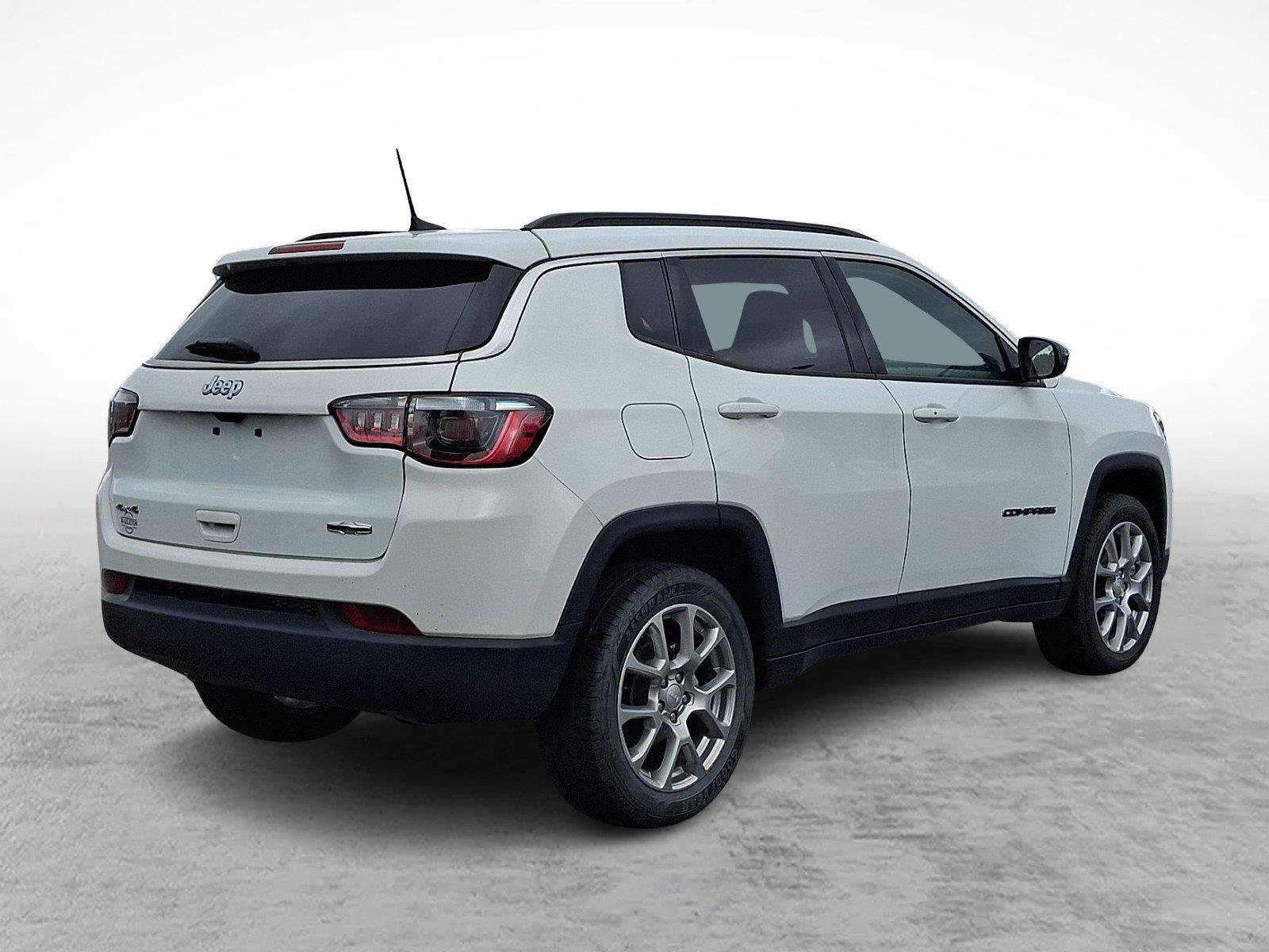 Used 2024 Jeep Compass Latitude AWD/4WD image 6