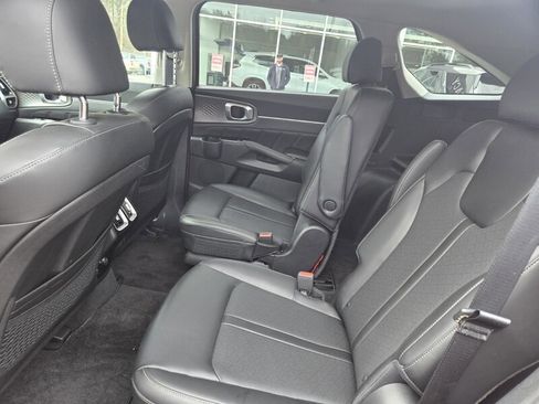 Used 2023 Kia Sorento SX image 27