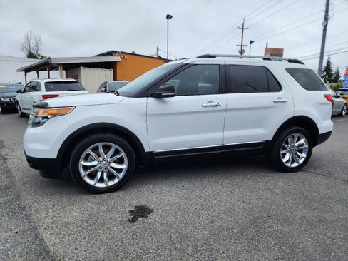 Used 2014 Ford Explorer XLT w/ Equipment Group 202A AWD/4WD image 10