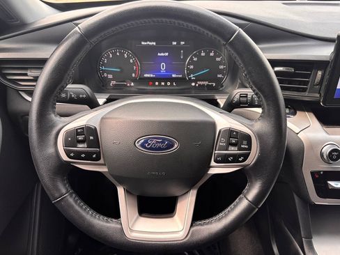 Used 2022 Ford Explorer XLT w/ Class IV Trailer Tow Package AWD/4WD image 17