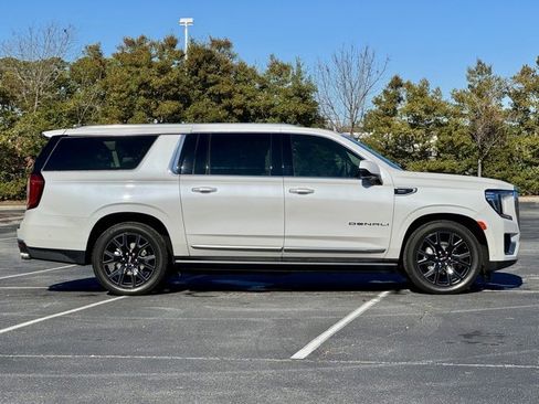 Used 2023 GMC Yukon XL Denali w/ Denali Reserve Package image 9