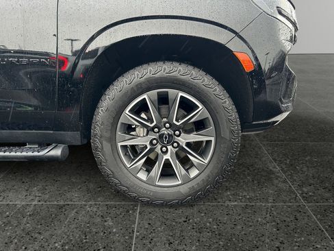 Used 2024 Chevrolet Suburban Z71 image 9
