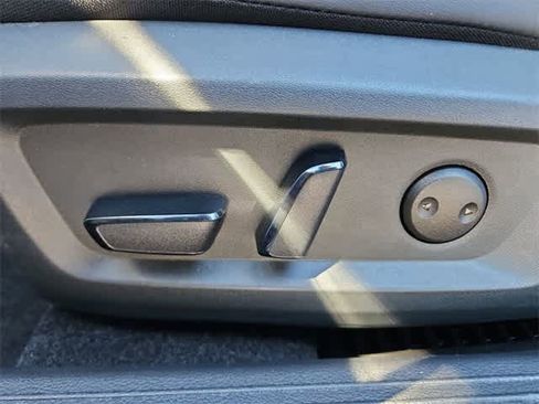 Used 2022 Nissan Rogue SV w/ SV Premium Package image 17