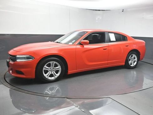 Used 2016 Dodge Charger SE RWD image 4