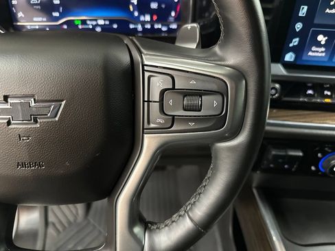 Used 2023 Chevrolet Silverado 1500 LT AWD/4WD image 16