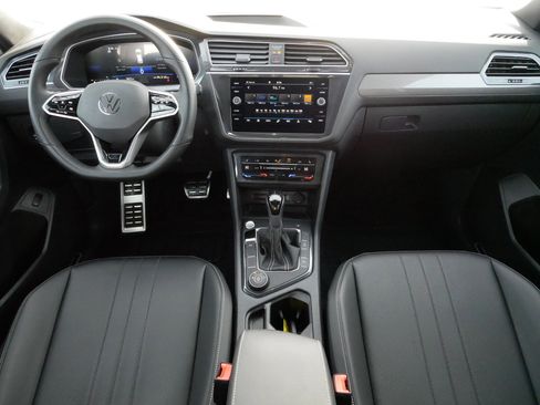 Certified 2024 Volkswagen Tiguan SE R-Line image 10