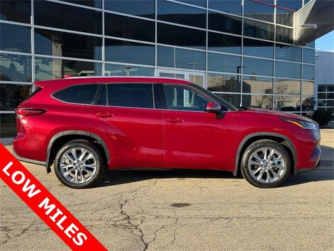 Used 2023 Toyota Highlander Limited image 2