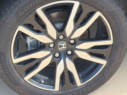 Used 2020 Honda Pilot Touring image 11