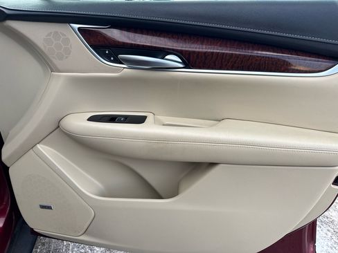 Used 2018 Cadillac XT5 Luxury w/ Driver Awareness Package image 23