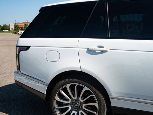 Used 2020 Land Rover Range Rover HSE image 15