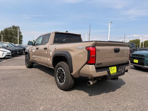 Used 2026 Toyota Tacoma TRD Off-Road w/ TRD Off Road Upgrade Package AWD/4WD image 3