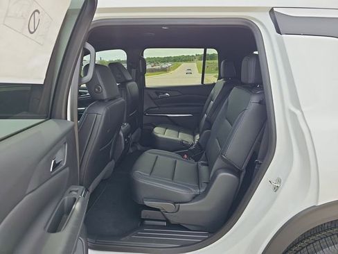 New 2026 Chevrolet Traverse LT FWD image 25