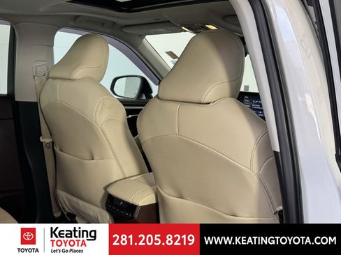 Used 2020 Toyota Highlander Limited FWD image 19