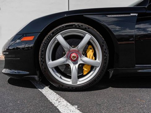 Used 2005 Porsche Carrera GT RWD image 5